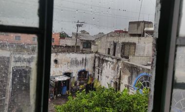 Propiedad ubicada en el centro de la población, junto a comercios, excelente para negocio o cadenas de autoservicios