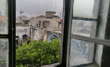 Propiedad ubicada en el centro de la población, junto a comercios, excelente para negocio o cadenas de autoservicios