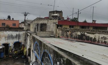 Propiedad ubicada en el centro de la población, junto a comercios, excelente para negocio o cadenas de autoservicios