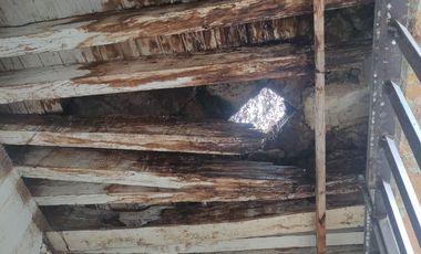 Propiedad ubicada en el centro de la población, junto a comercios, excelente para negocio o cadenas de autoservicios