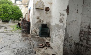 Propiedad ubicada en el centro de la población, junto a comercios, excelente para negocio o cadenas de autoservicios