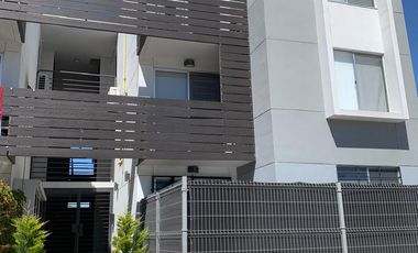 🏡 Departamento Ejecutivo Amueblado en Renta – La Rioja Residencial
