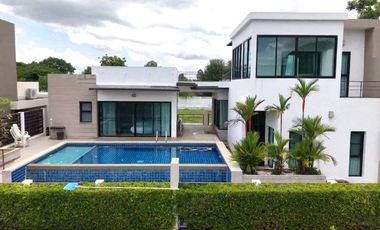 Riverside Pool Villa in Pattaya!! Experience the ultimate atmosphere for true relaxation! For Sale: Pool Villa at Khao Chi Chan – Grand Valley Pattaya