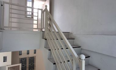 {TURUN HARGA] Rumah 2 Lantai di Setiabudi Medan, Harga 800 Jutaan! Dekat Kampus USU & Sekolah Islam Namira!