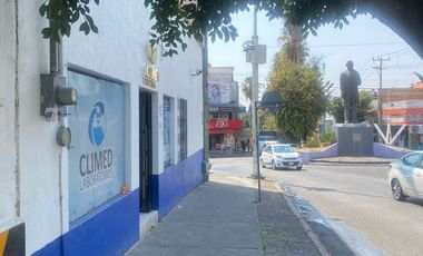 VENDO EN CUERNAVACA PROPIEDAD COMERCIAL, UBICADA EN UNA DE LAS MEJORES AVENIDAS.