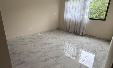 Casa en Renta en  Arbolada, de 2 niveles y terraza amplia en 3er piso