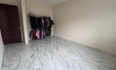 Casa en Renta en  Arbolada, de 2 niveles y terraza amplia en 3er piso
