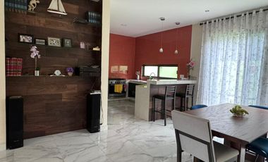 Casa en Renta en  Arbolada, de 2 niveles y terraza amplia en 3er piso