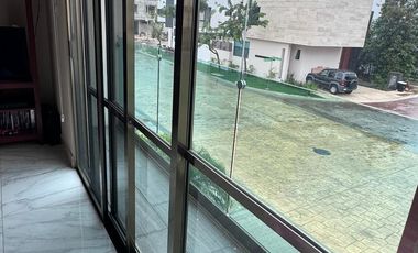 Casa en Renta en  Arbolada, de 2 niveles y terraza amplia en 3er piso
