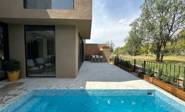 Casa en el Lago, con alberca y entorno natural espectacular