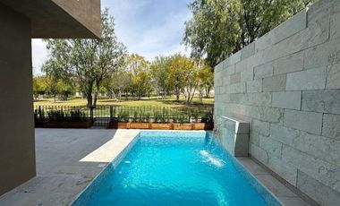 Casa en el Lago, con alberca y entorno natural espectacular