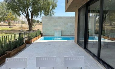Casa en el Lago, con alberca y entorno natural espectacular