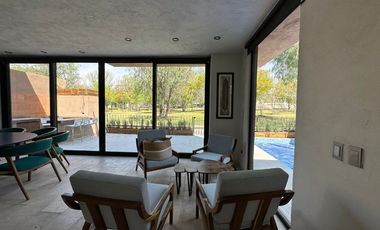 Casa en el Lago, con alberca y entorno natural espectacular