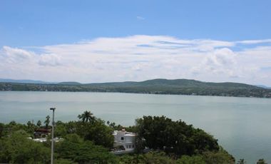 CASA  con Vista al Lago en Tequesquitengo