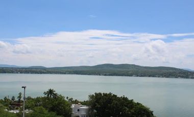 CASA  con Vista al Lago en Tequesquitengo