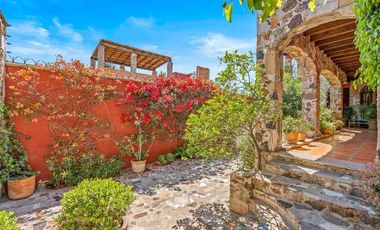 Casa Capilla de Piedra, Arquitectura excepcional en una ubicación privilegiada