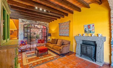 Casa Capilla de Piedra, Arquitectura excepcional en una ubicación privilegiada