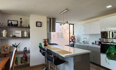 Rento PETH HOUSE 147 mts,  SIN MUEBLES  CHIA AVENIDA CHILACOS, 3 habitaciones, 4 baños, sala comedor, cocina, lavanderia, 2 terrazas, bbq, 2 parqueade