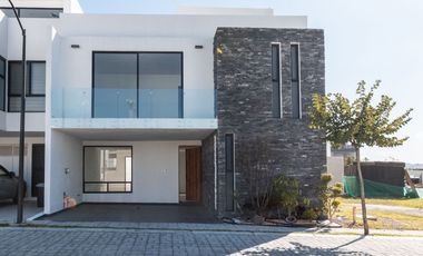 Casa de 4 Recámaras en Lomas de Angelopolis Puebla