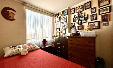 Se Vende Hermoso 2 Dormitorios + Estacionamiento. Av. Perú