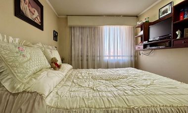 Se Vende Hermoso 2 Dormitorios + Estacionamiento. Av. Perú