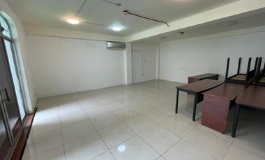 CIUDADELA URDESA ALQUILO PRECIOSA Y AMPLIA VILLA DOS PLANTAS, SIETE DORMITORIOS, FULL ACABADOS