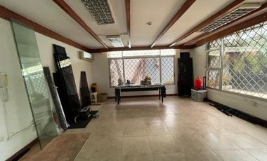 CIUDADELA URDESA ALQUILO PRECIOSA Y AMPLIA VILLA DOS PLANTAS, SIETE DORMITORIOS, FULL ACABADOS