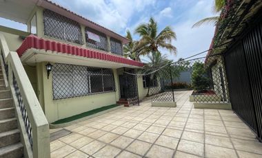 CIUDADELA URDESA ALQUILO PRECIOSA Y AMPLIA VILLA DOS PLANTAS, SIETE DORMITORIOS, FULL ACABADOS