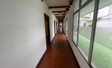 CIUDADELA URDESA ALQUILO PRECIOSA Y AMPLIA VILLA DOS PLANTAS, SIETE DORMITORIOS, FULL ACABADOS