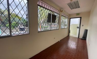 CIUDADELA URDESA ALQUILO PRECIOSA Y AMPLIA VILLA DOS PLANTAS, SIETE DORMITORIOS, FULL ACABADOS