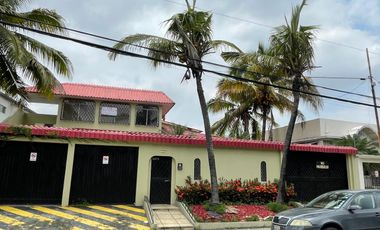 CIUDADELA URDESA ALQUILO PRECIOSA Y AMPLIA VILLA DOS PLANTAS, SIETE DORMITORIOS, FULL ACABADOS