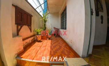 Se Vende Casa Primer Piso De 181M2 (incluye Triplex En Patio Interno), San Juan de Lurigancho