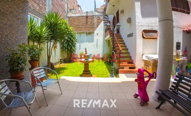 Se Vende Casa Primer Piso De 181M2 (incluye Triplex En Patio Interno), San Juan de Lurigancho