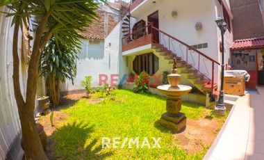 Se Vende Casa Primer Piso De 181M2 (incluye Triplex En Patio Interno), San Juan de Lurigancho