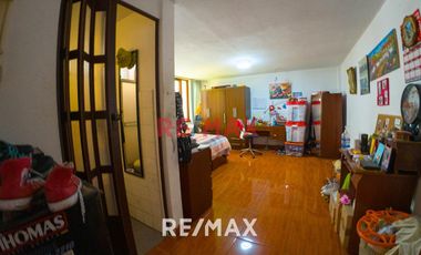Se Vende Casa Primer Piso De 181M2 (incluye Triplex En Patio Interno), San Juan de Lurigancho