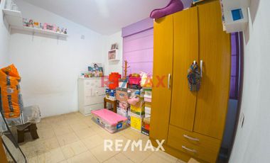 Se Vende Casa Primer Piso De 181M2 (incluye Triplex En Patio Interno), San Juan de Lurigancho