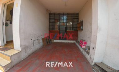 Se Vende Casa Primer Piso De 181M2 (incluye Triplex En Patio Interno), San Juan de Lurigancho
