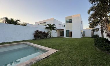 CASA EN RENTA COMPLETAMENTE AMUEBLADA, CONKAL YUC.