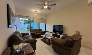 CASA EN RENTA COMPLETAMENTE AMUEBLADA, CONKAL YUC.