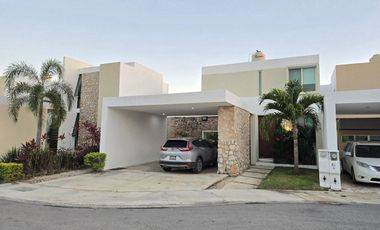 CASA EN RENTA COMPLETAMENTE AMUEBLADA, CONKAL YUC.