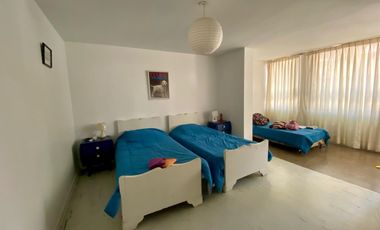 Venta de amplio departamento en Ancón