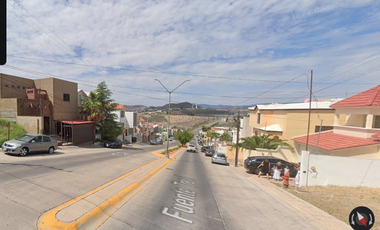 Casa ubicada en colonia Las Fuentes Chihuahua. con 5 recamaras y 325m2. A unos minutos del Fashion mall chihuahua.