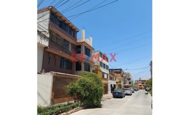 1123834 Venta De Casa De Con 8 Departamentos Para Inversionistas