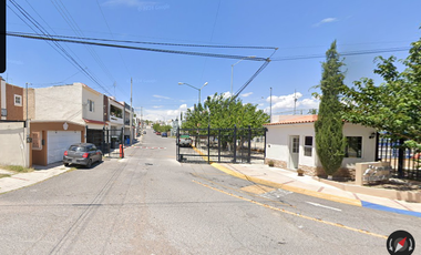 Casa ubicada en colonia Cumbres Universidad II etapa, Chihuahua con 3 recamaras y 162m2. Entre Bahía San Quintín y Av. Nuevo Milenio.