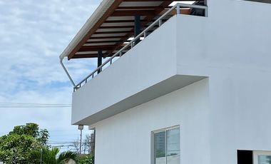 Salinas - Amplia casa moderna con piscina y terreno de 600 m2
