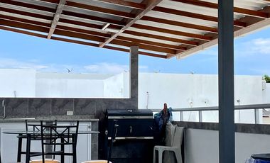Salinas - Amplia casa moderna con piscina y terreno de 600 m2