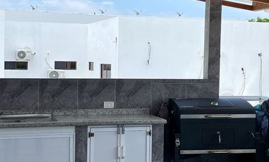 Salinas - Amplia casa moderna con piscina y terreno de 600 m2