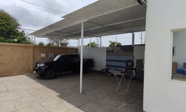 Salinas - Amplia casa moderna con piscina y terreno de 600 m2