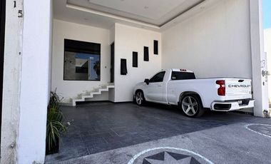 Casa en Renta en Cima Diamante con acabados y espacios de lujo!!!