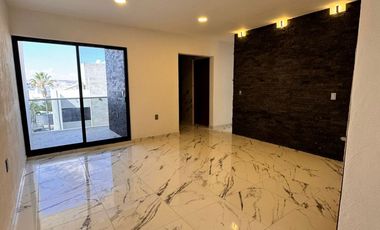 Casa en Renta en Cima Diamante con acabados y espacios de lujo!!!